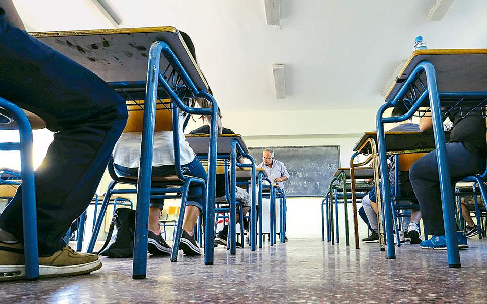 Greek government eyes teacher appointments