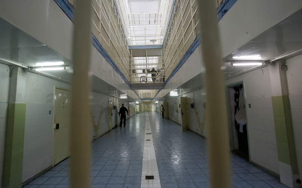 Prison guard punched by inmate in Nafplio detention facility