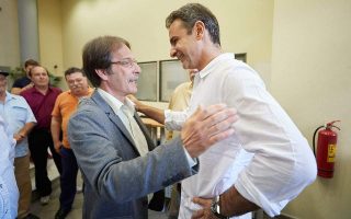 Mitsotakis meets with SYRIZA-backed mayor-elect in Keratsini