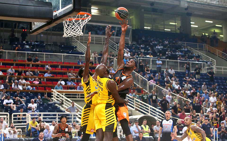 Promitheas stuns AEK to reach Basket League finals
