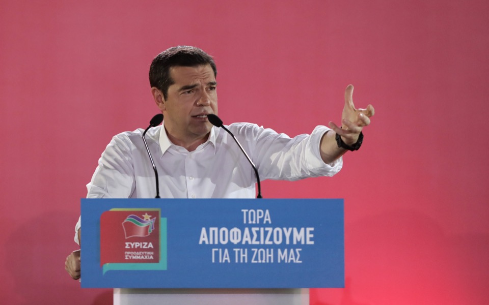 Tsipras bids to woo middle class