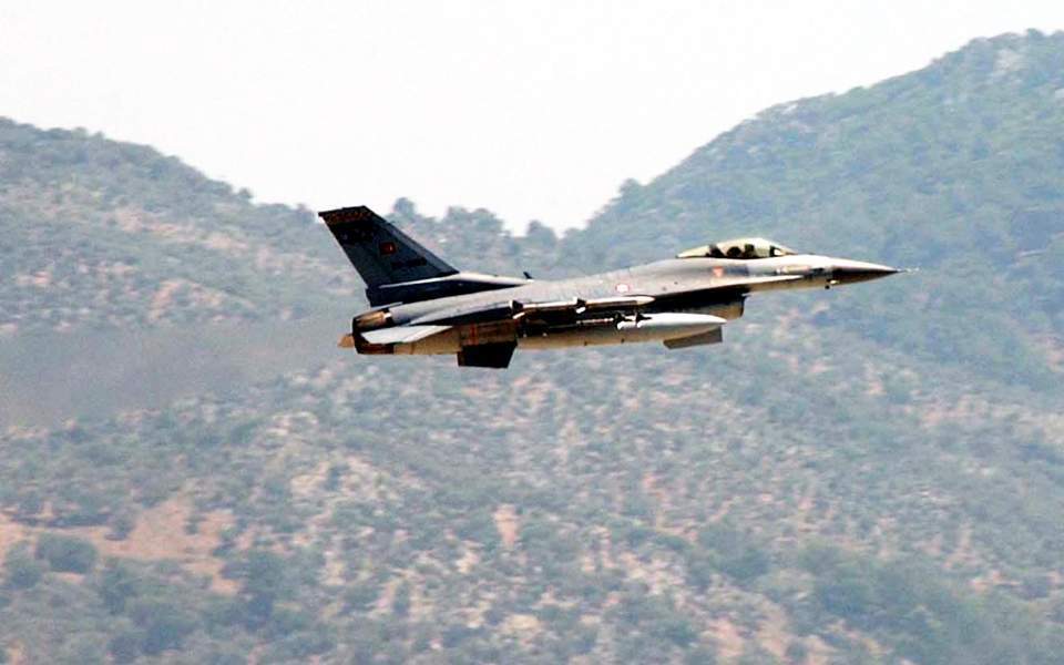 Two Turkish F-16s violate Greek air space