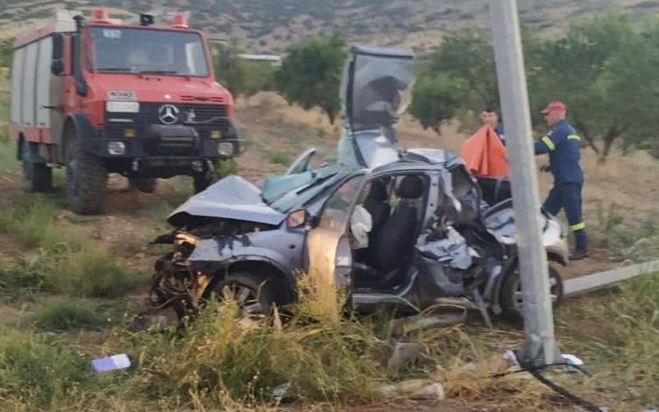 Two dead in car crash in central Greece