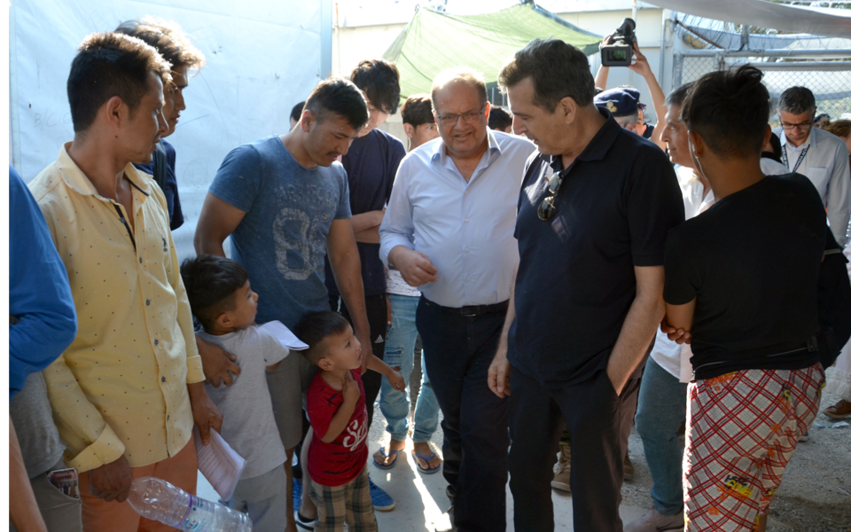 Chrysochoidis inspects Lesvos migrant camps