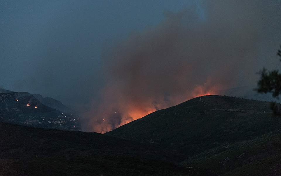 Firefighters resume efforts to douse blaze on Evia