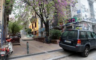 Exarchia residents decry spate of attacks on cars