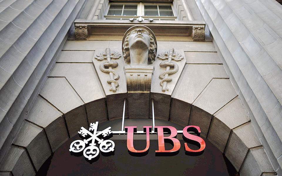 UBS notes reduction in Greek bond yields