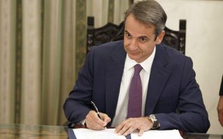 Mitsotakis to set the tone of new government in first cabinet meeting