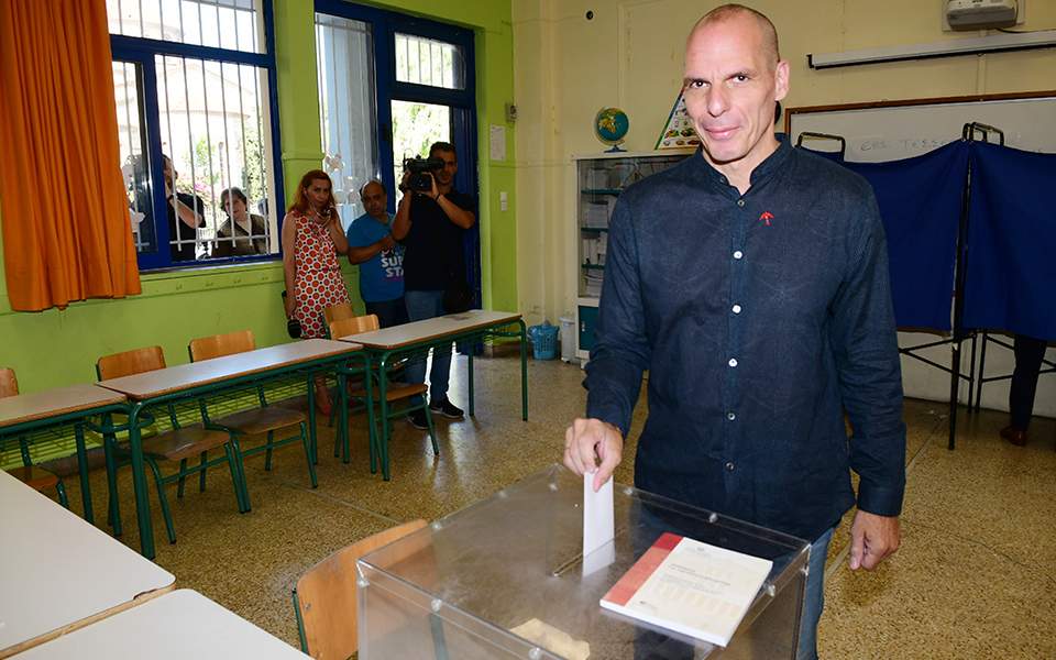Varoufakis urges Greeks to ‘defend democracy’ by voting