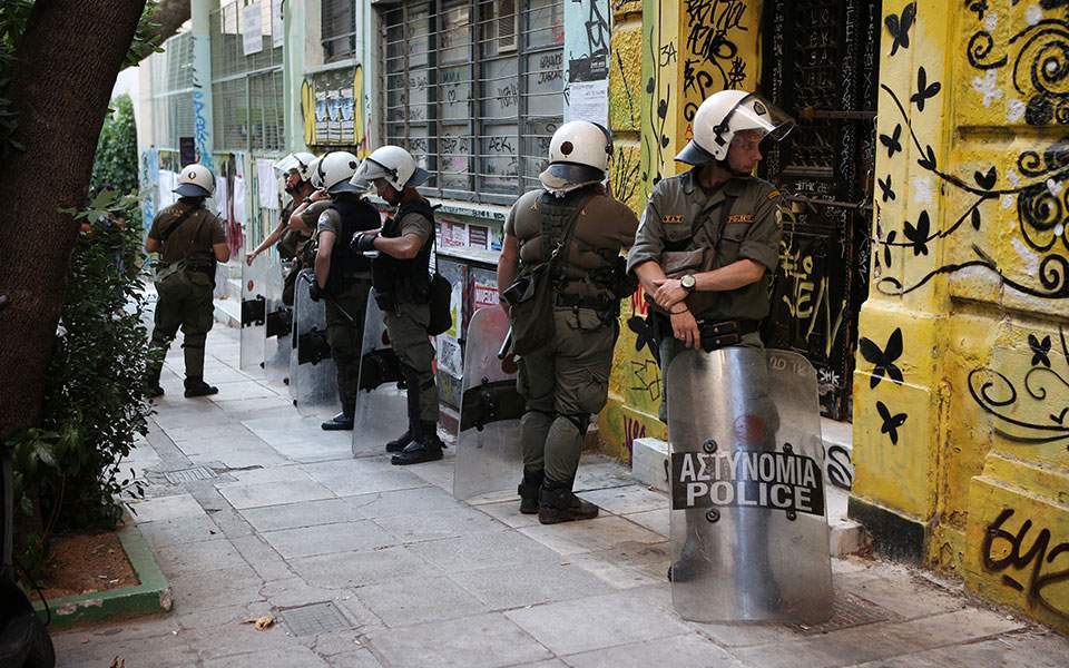 Police conduct raids on squats in Exarchia