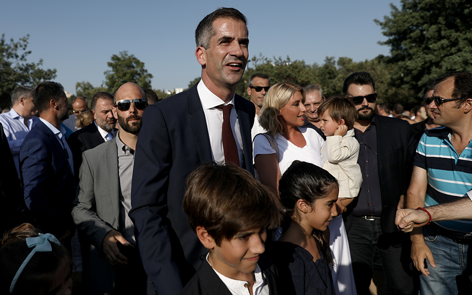 Costas Bakoyannis sworn in as Athens mayor