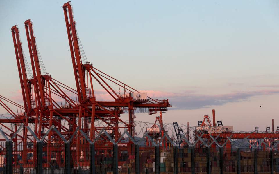 Cosco to expand Piraeus port by building fourth pier