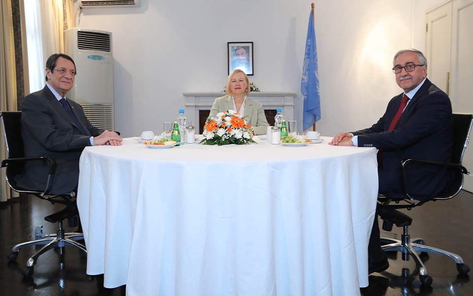 Anastasiades, Akinci meeting for informal talks in Nicosia