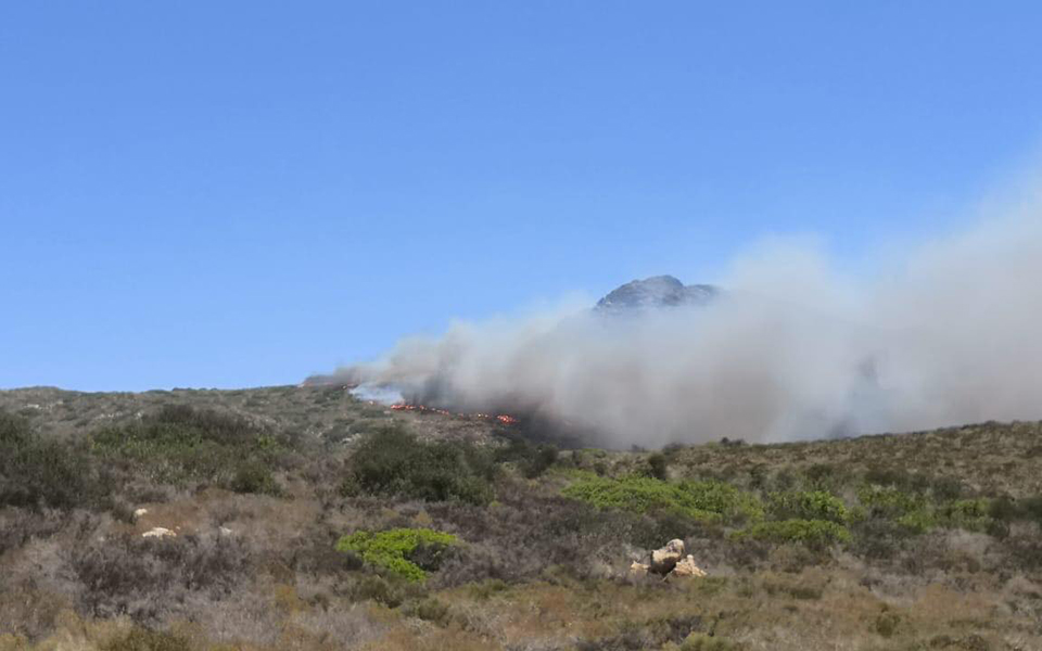 Camping, hotel evacuated in Elafonisos due to blaze