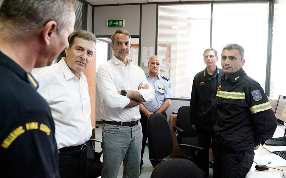 Mitsotakis calls for swift assessment of Evia blaze damage