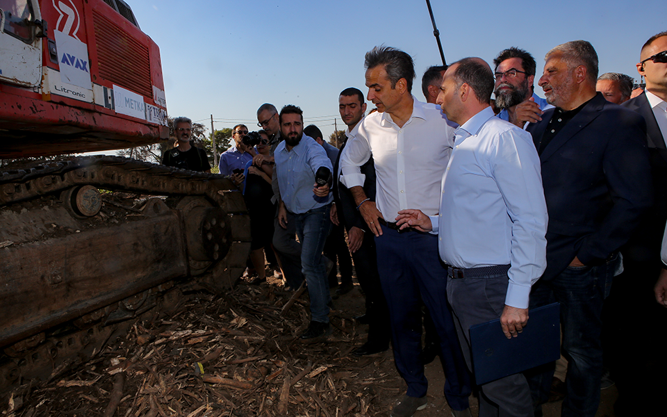 PM pledges to rebuild fire-ravaged town in visit to cleared plot