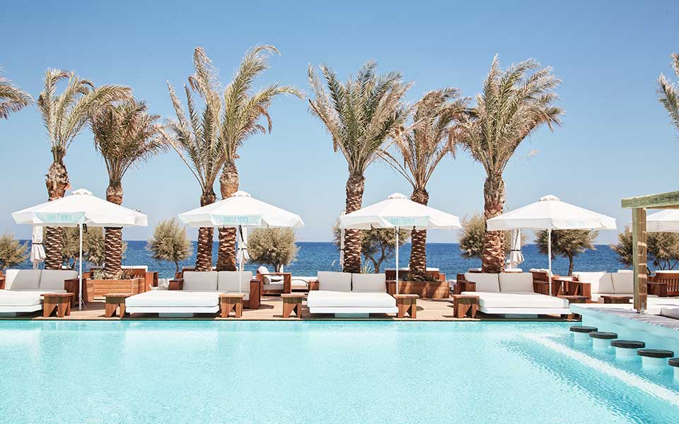 New five-star beachfront resort on Santorini