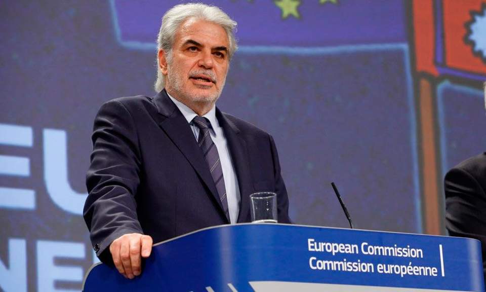 EU Commissioner praises Greek firefighting effort