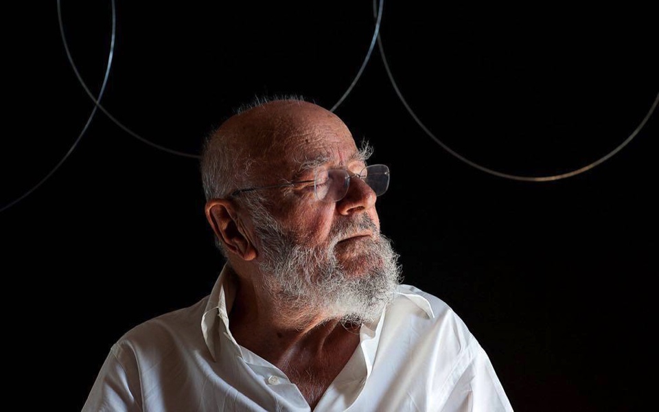 Pioneering sculptor Takis dies at age 93