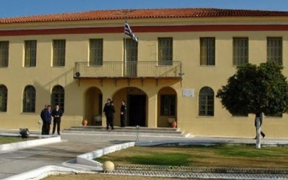 Four convicts break out of Peloponnese prison