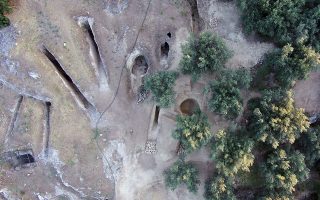 two-ancient-unlooted-tombs-unearthed-in-southern-greece