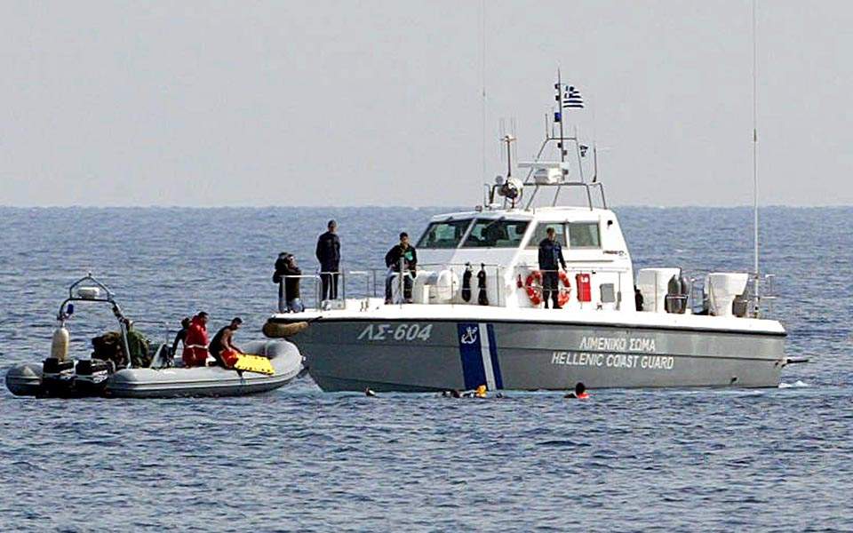 About 30 migrants found on sailboat near Psara