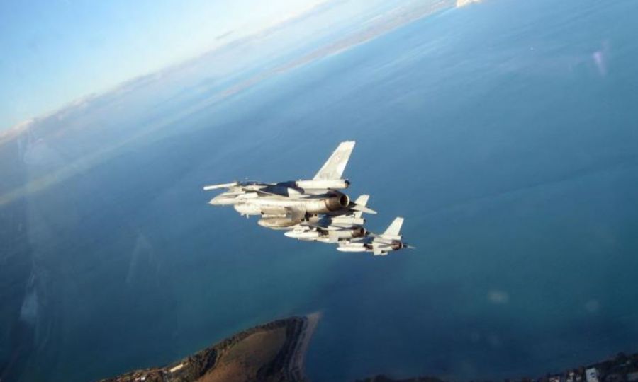 Greek jets fly over Larnaca in joint military drill