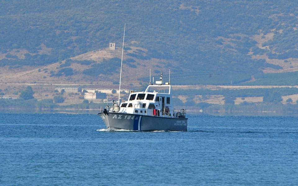 More than 120 migrants rescued in east Aegean on Monday morning