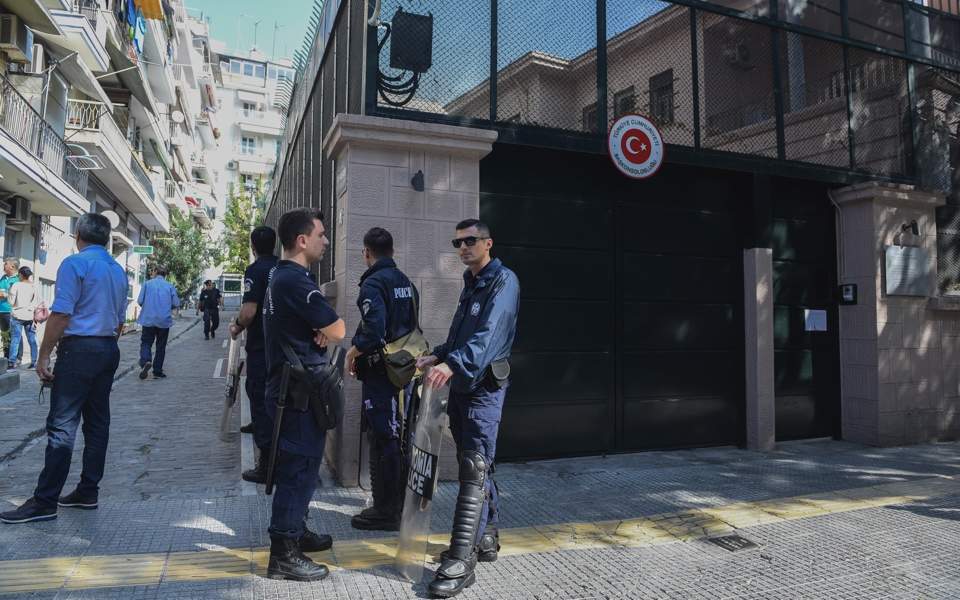 Agitators detained after Thessaloniki stunts