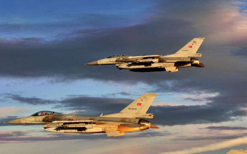 Turkish fighter jets fly over Ro