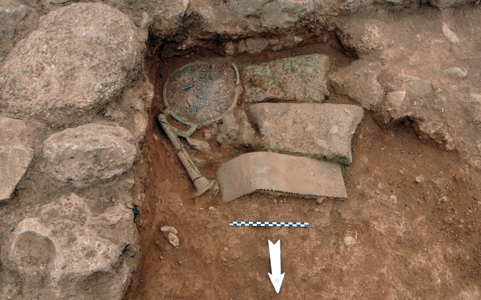 Minoan compound uncovered on tiny islet