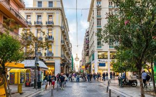 Turnover in central Athens stores down in autumn sales season