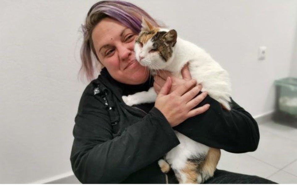 Blind abused cat finds new home in Athens
