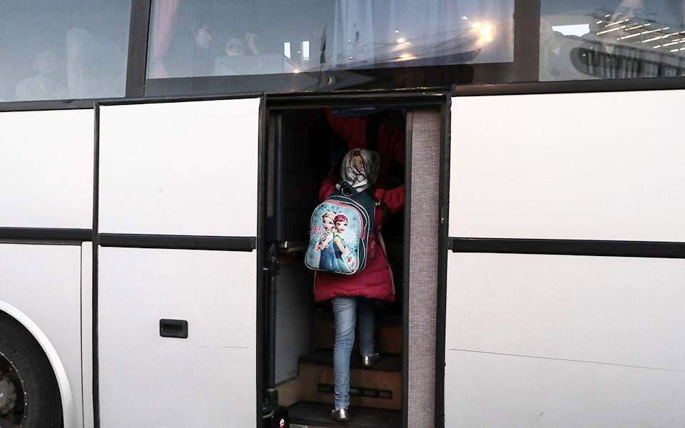 Mitsotakis heralds support program for unaccompanied minors among refugees