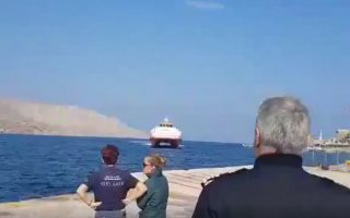 Leros turns away boat with migrants