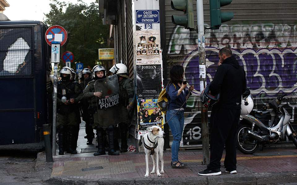 Police evacuate squat in central Athens, detain four