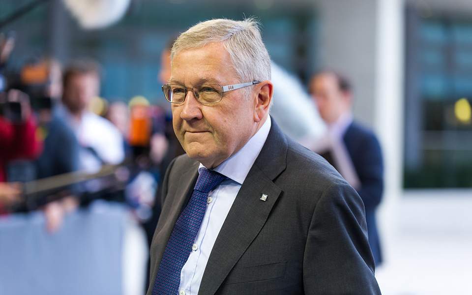 Regling: Low Greek bond interest rate a sign of credible policies