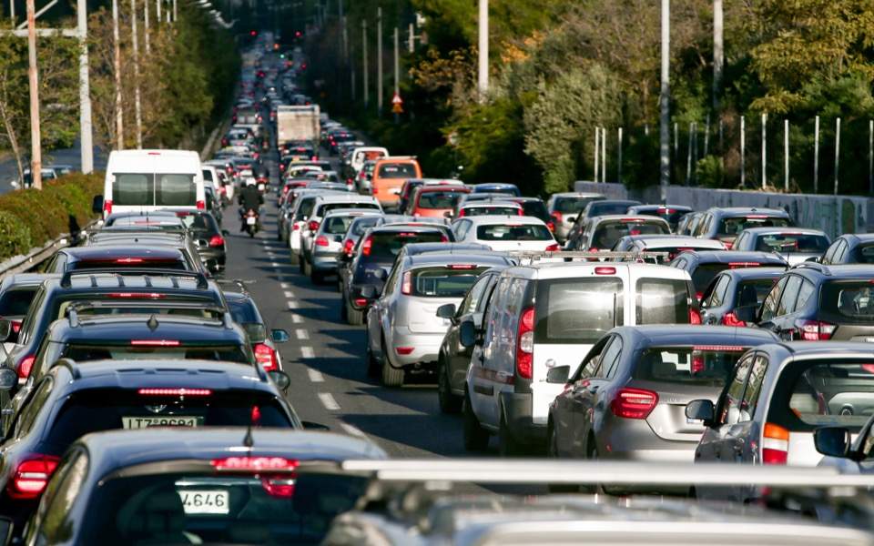 Municipal authority seeks help to tackle Athens traffic jams