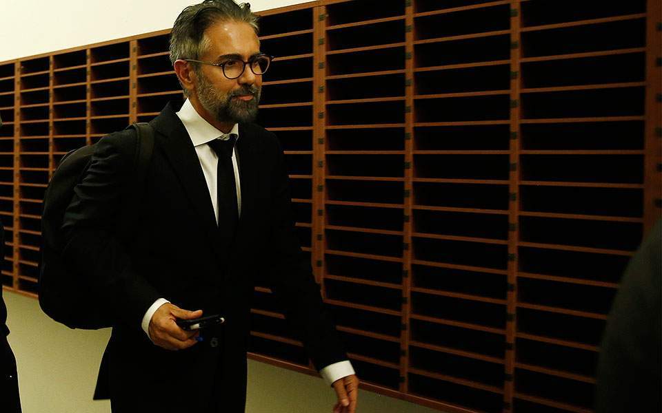 Former Novartis executive claims to have met top SYRIZA officials
