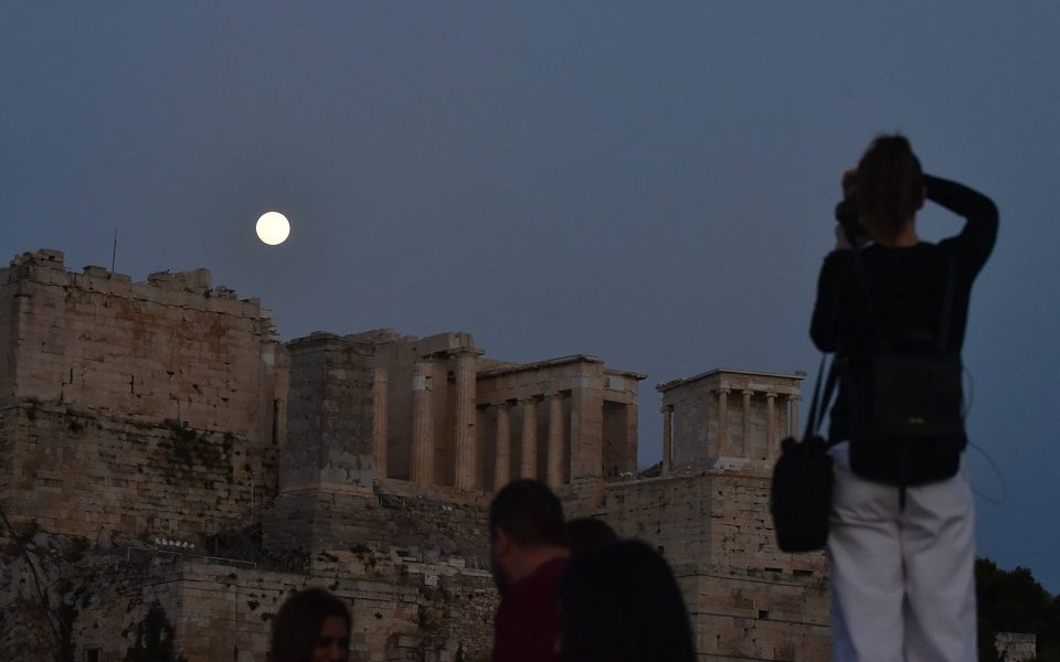 Greece to reopen ancient monuments this month as it eases lockdown