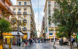 Authorities to close down some streets to car traffic in favor of pedestrians in central Athens