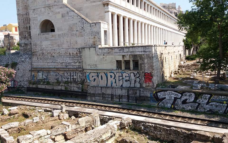 City of Athens removing ugly graffiti