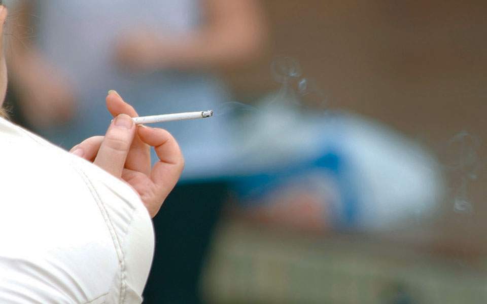 Experts stress increased infection risk for smokers