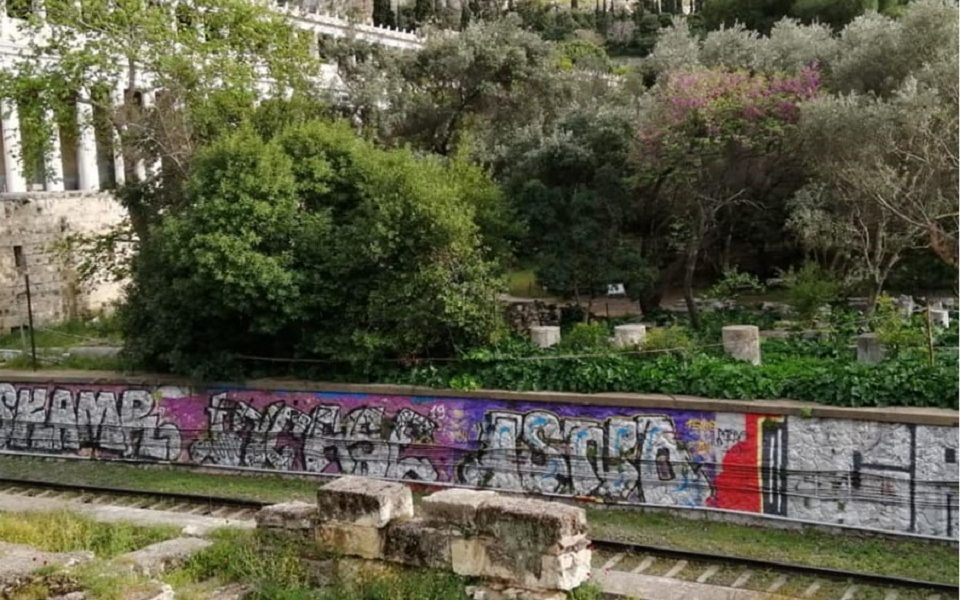 Old Athens scrubbed down in anti-graffiti campaign