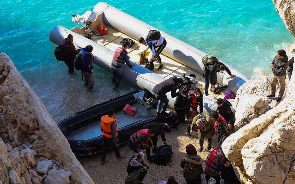 Coast guard stops migrant arrivals by sea
