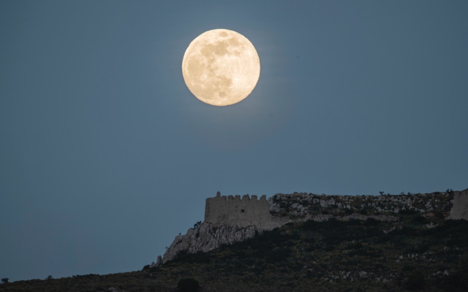 May’s flower moon seen from Corinth