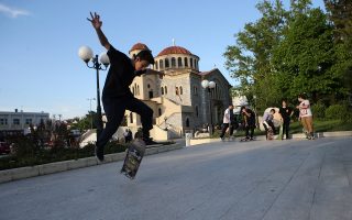 Greek adolescents less healthy but feel supported
