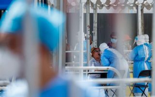 Data show coronavirus transmission at low level in Greece