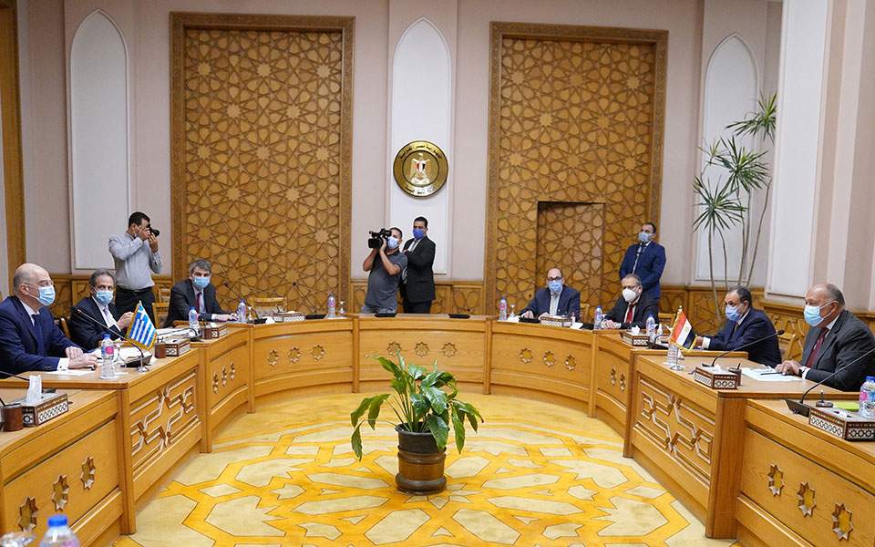 Dendias, Shukri discuss maritime borders, Libya, Med in Cairo talks