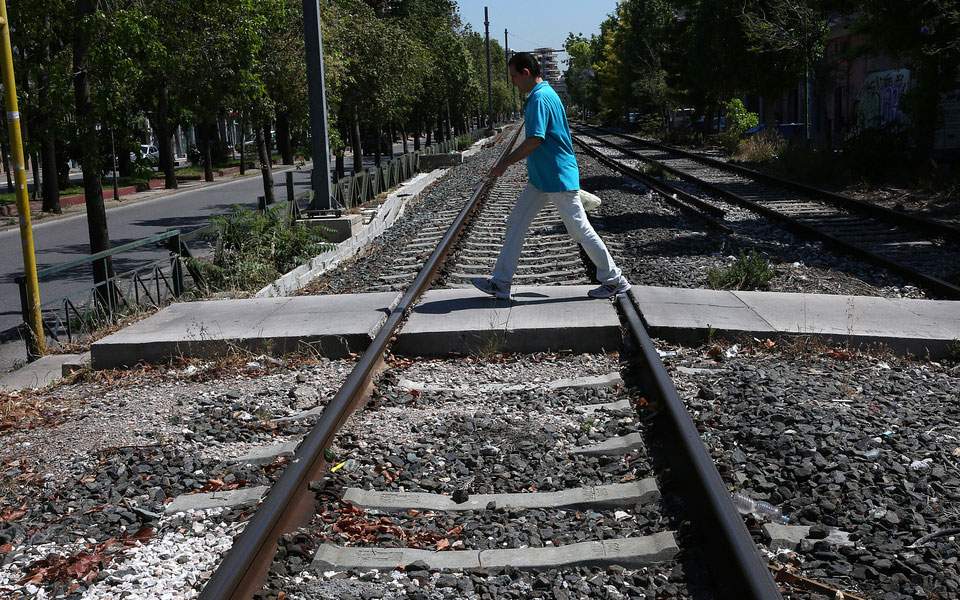 Young man killed trying to cross train tracks near Kiato
